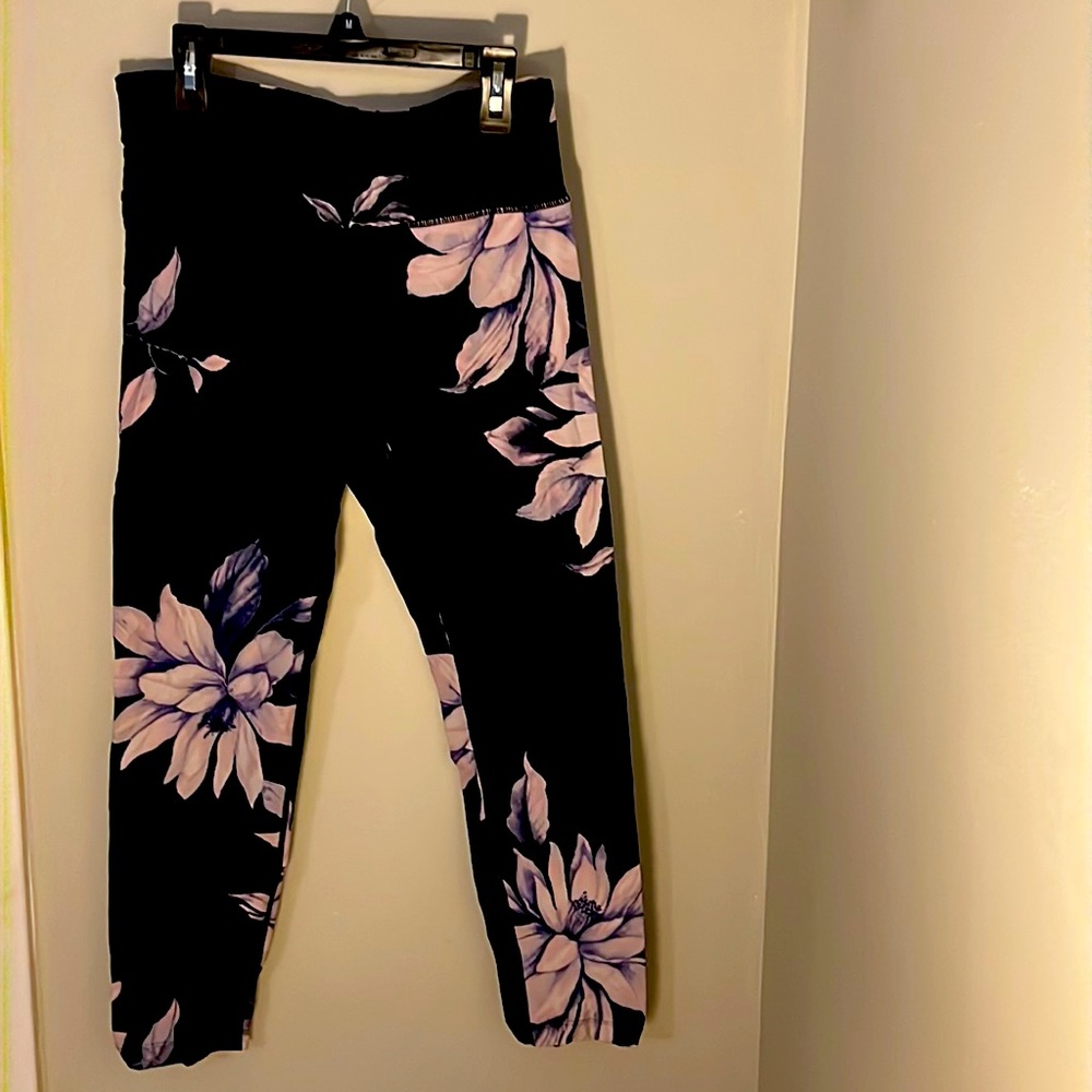 CK Calvin Klein Women Capri Crop Active Pants Size Medium Floral A758 -2